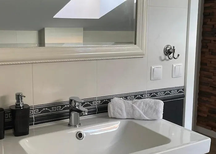 Seasons מלון דירות 3*