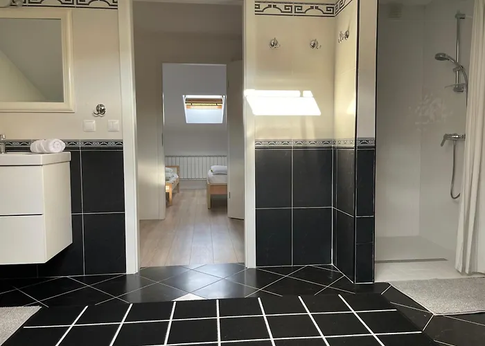 Seasons מלון דירות 3*